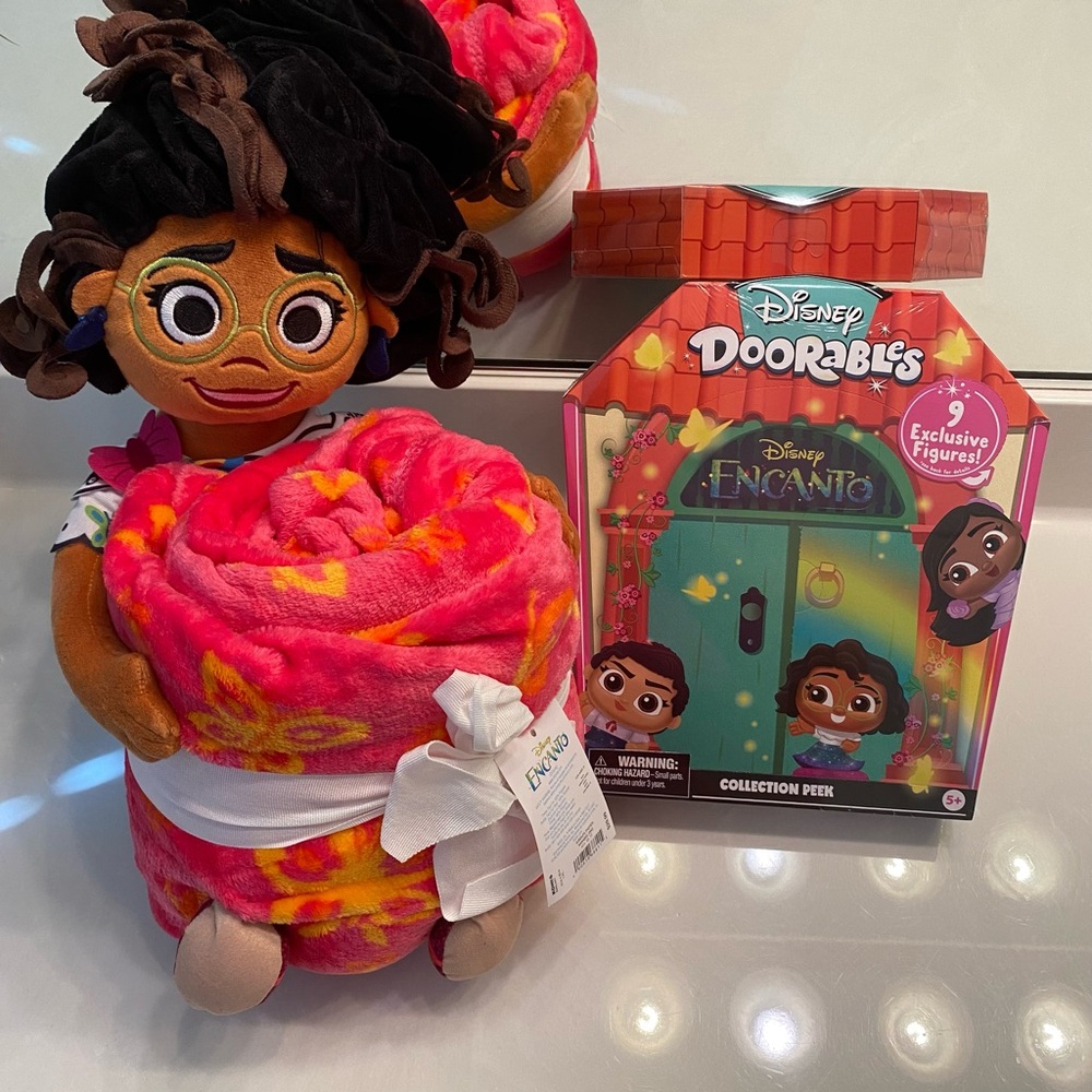 Disney Encanto blanket and doorables set